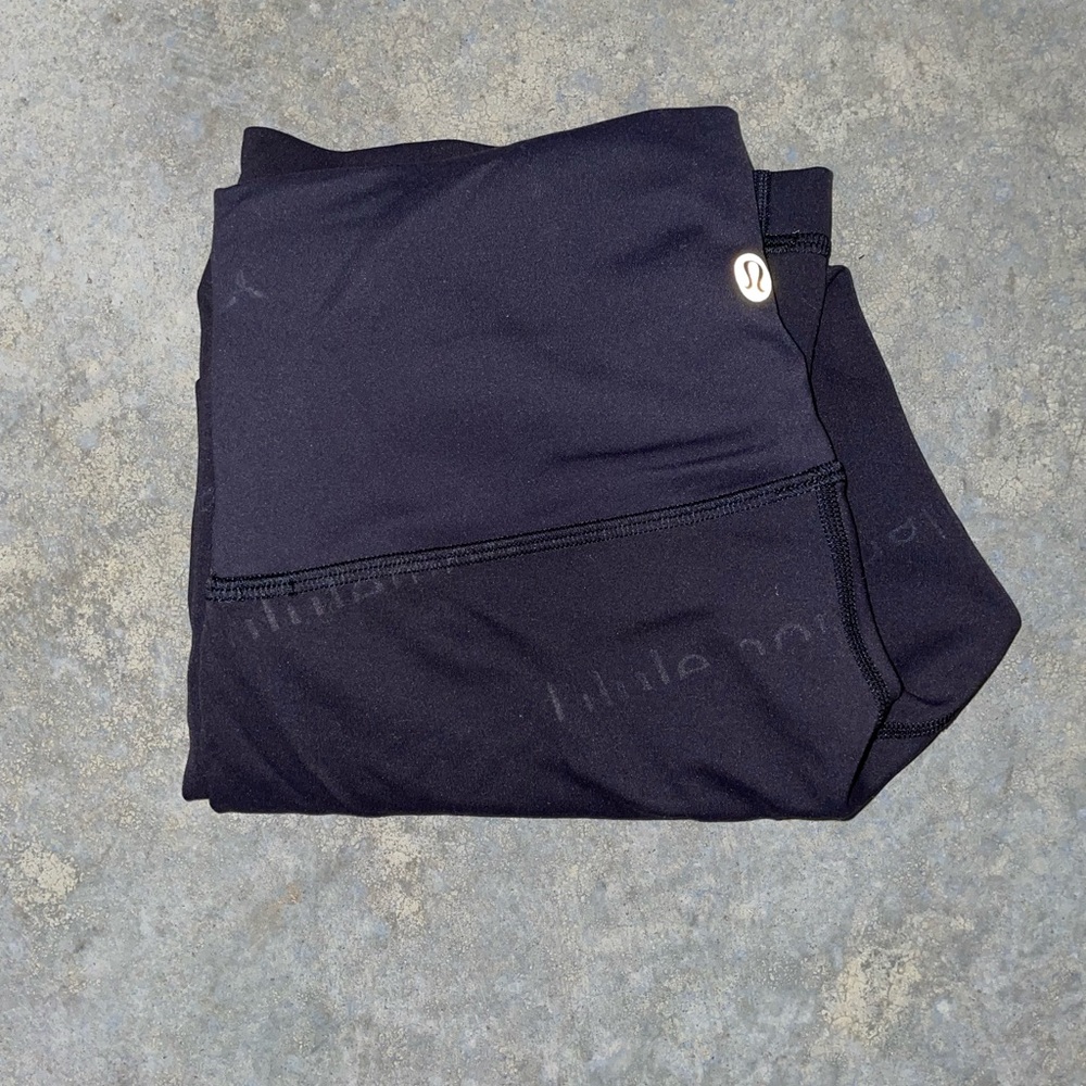 Lululemon cropped wundertrain logo leggings. Size 6